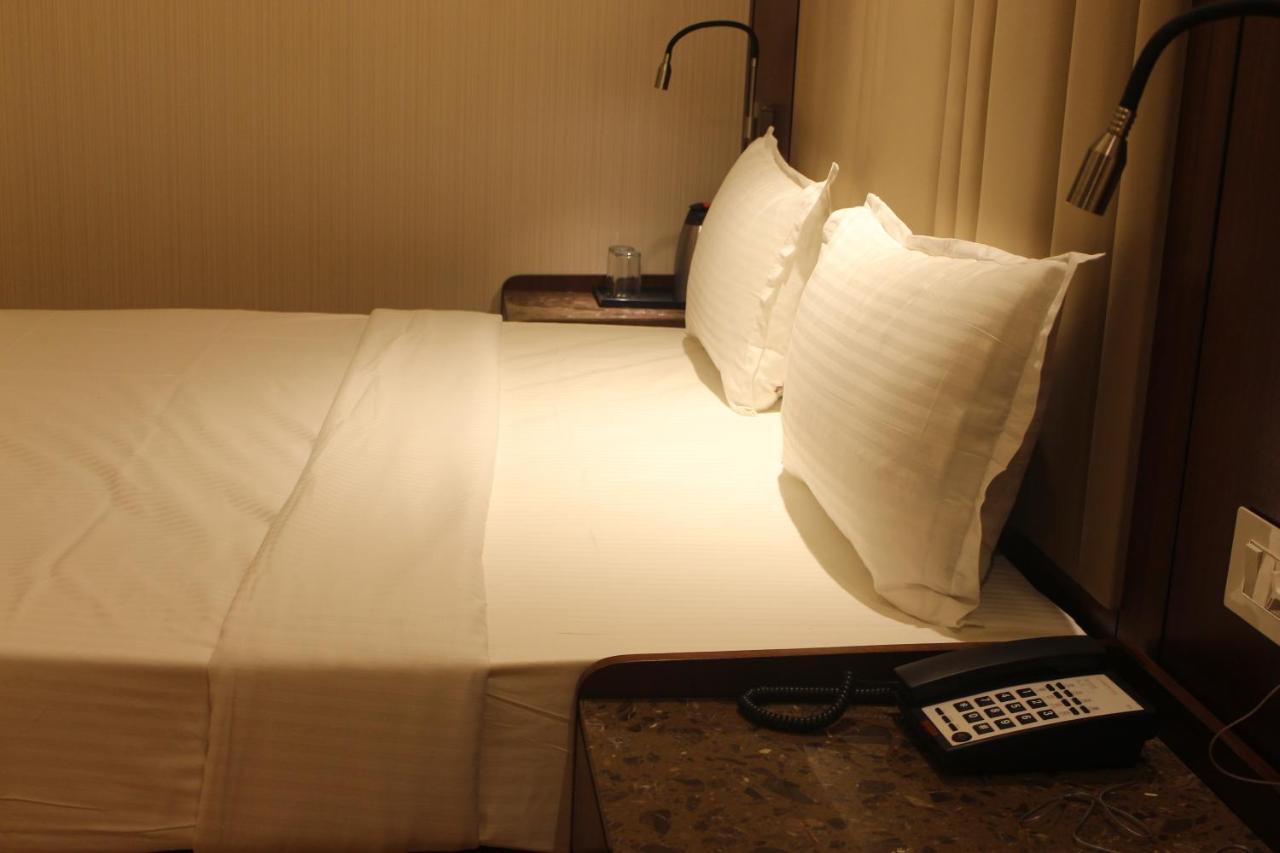Hotel Rajhans Abhinandan โบปาล ภายนอก รูปภาพ