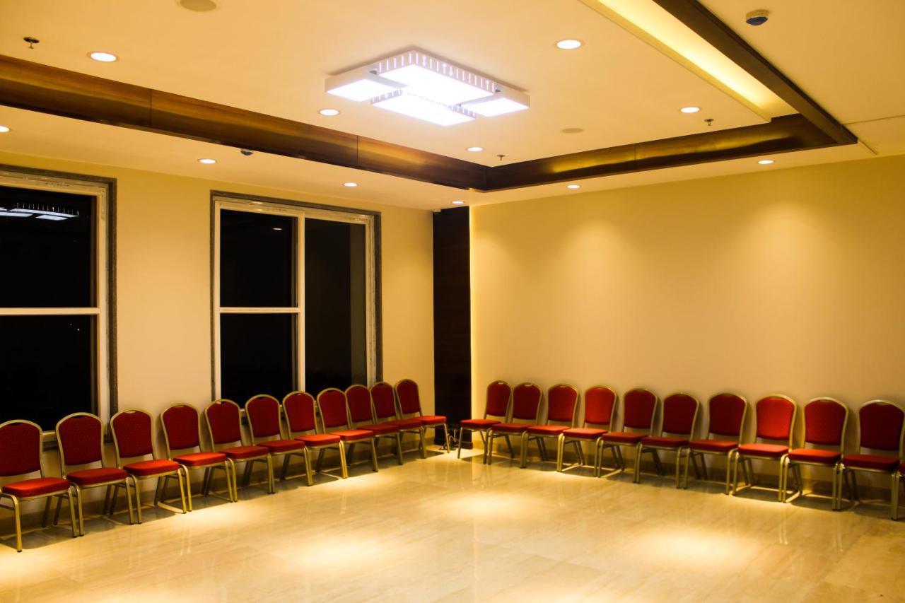 Hotel Rajhans Abhinandan โบปาล ภายนอก รูปภาพ