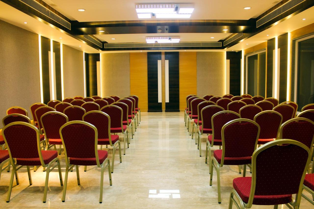 Hotel Rajhans Abhinandan โบปาล ภายนอก รูปภาพ