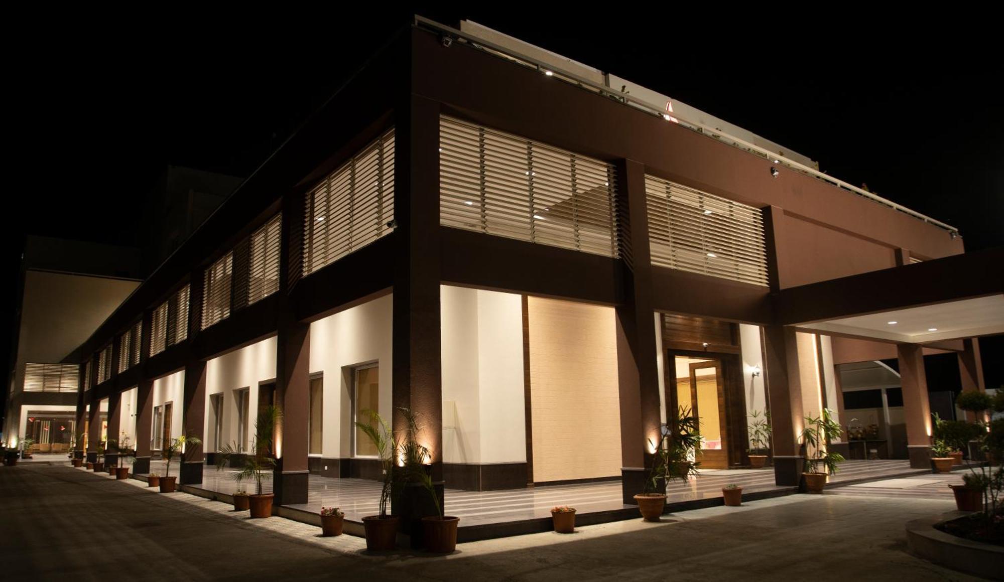 Hotel Rajhans Abhinandan โบปาล ภายนอก รูปภาพ