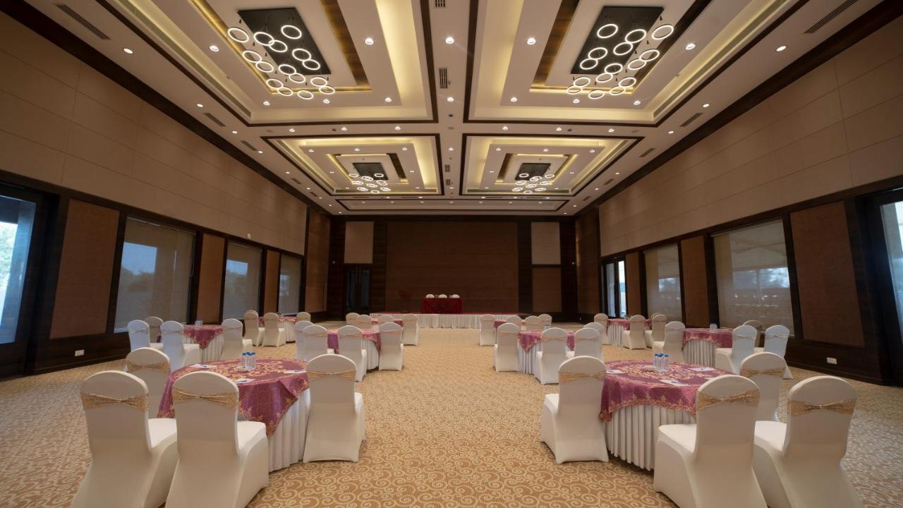 Hotel Rajhans Abhinandan โบปาล ภายนอก รูปภาพ