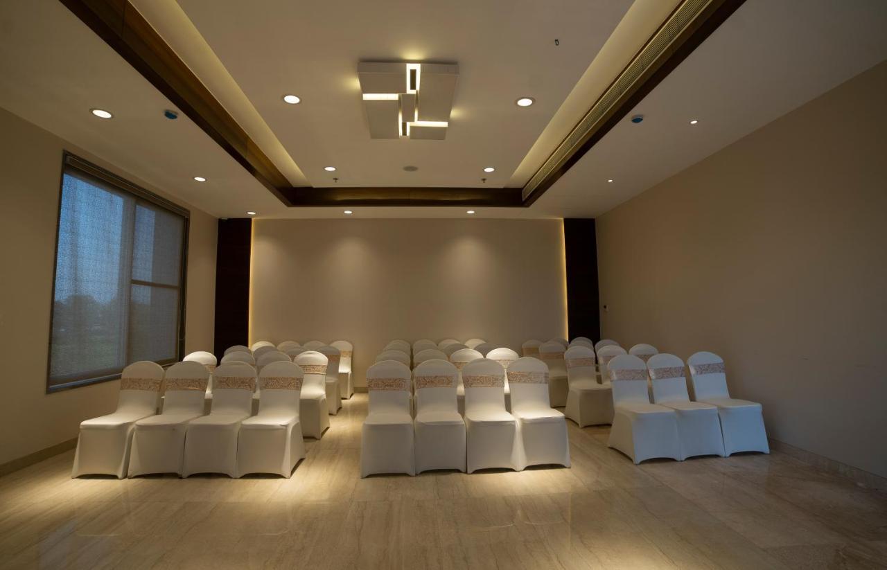 Hotel Rajhans Abhinandan โบปาล ภายนอก รูปภาพ