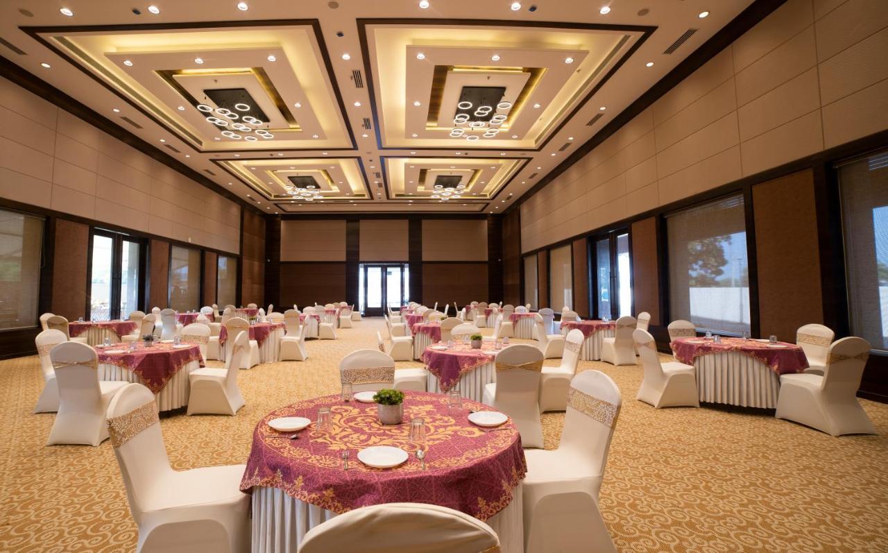Hotel Rajhans Abhinandan โบปาล ภายนอก รูปภาพ