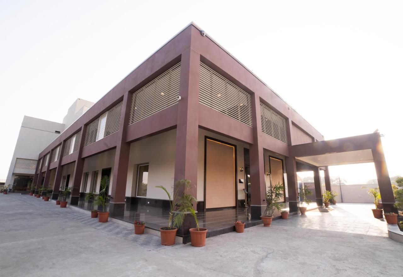 Hotel Rajhans Abhinandan โบปาล ภายนอก รูปภาพ