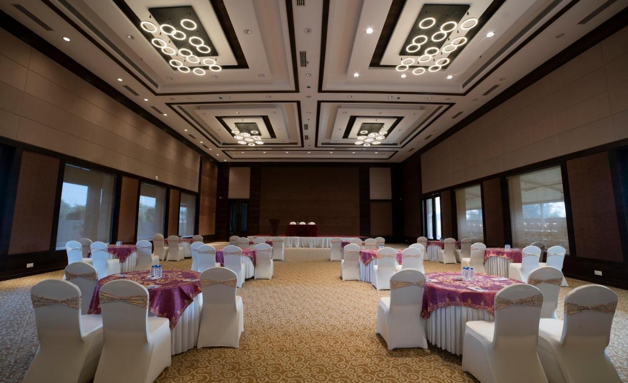 Hotel Rajhans Abhinandan โบปาล ภายนอก รูปภาพ