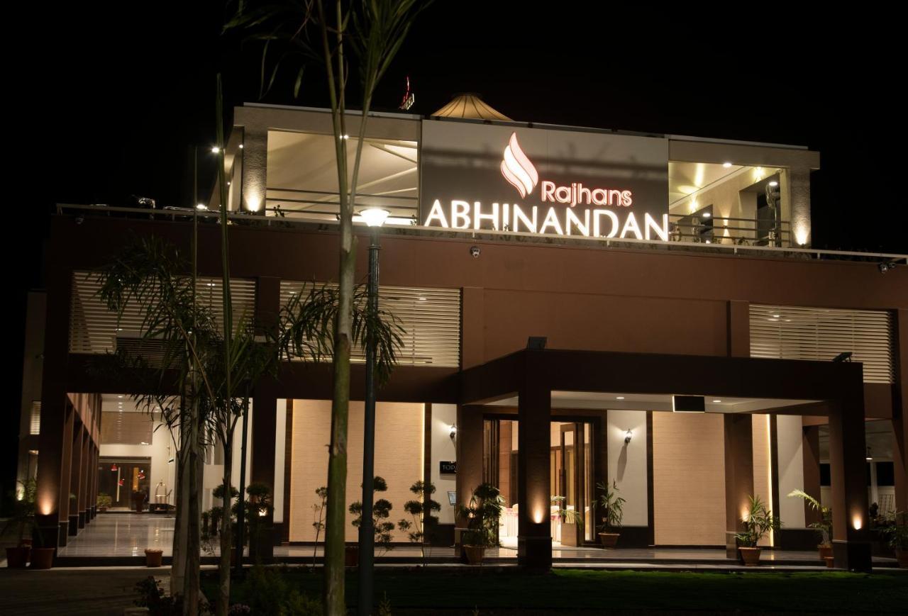 Hotel Rajhans Abhinandan โบปาล ภายนอก รูปภาพ