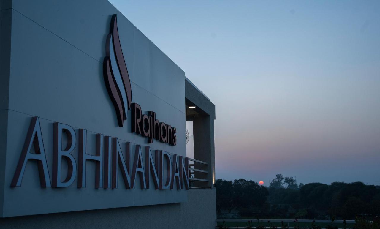 Hotel Rajhans Abhinandan โบปาล ภายนอก รูปภาพ