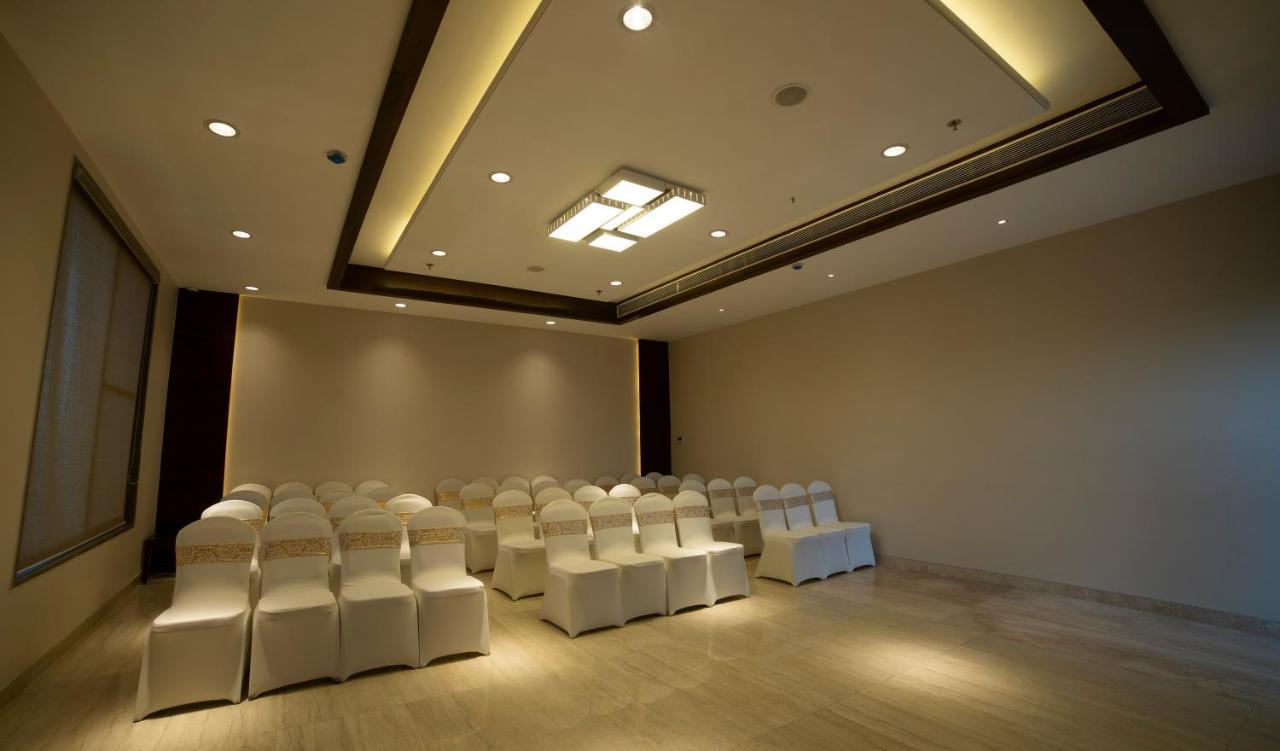 Hotel Rajhans Abhinandan โบปาล ภายนอก รูปภาพ