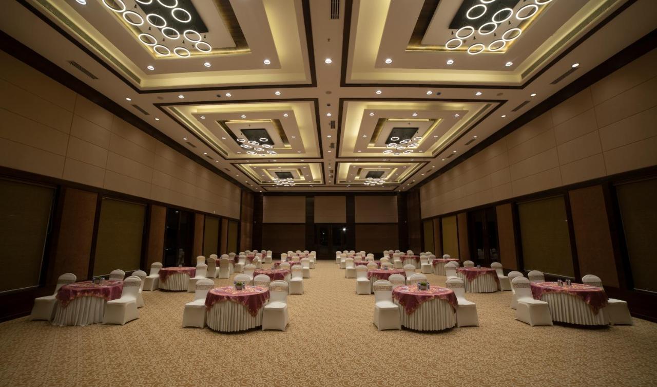 Hotel Rajhans Abhinandan โบปาล ภายนอก รูปภาพ
