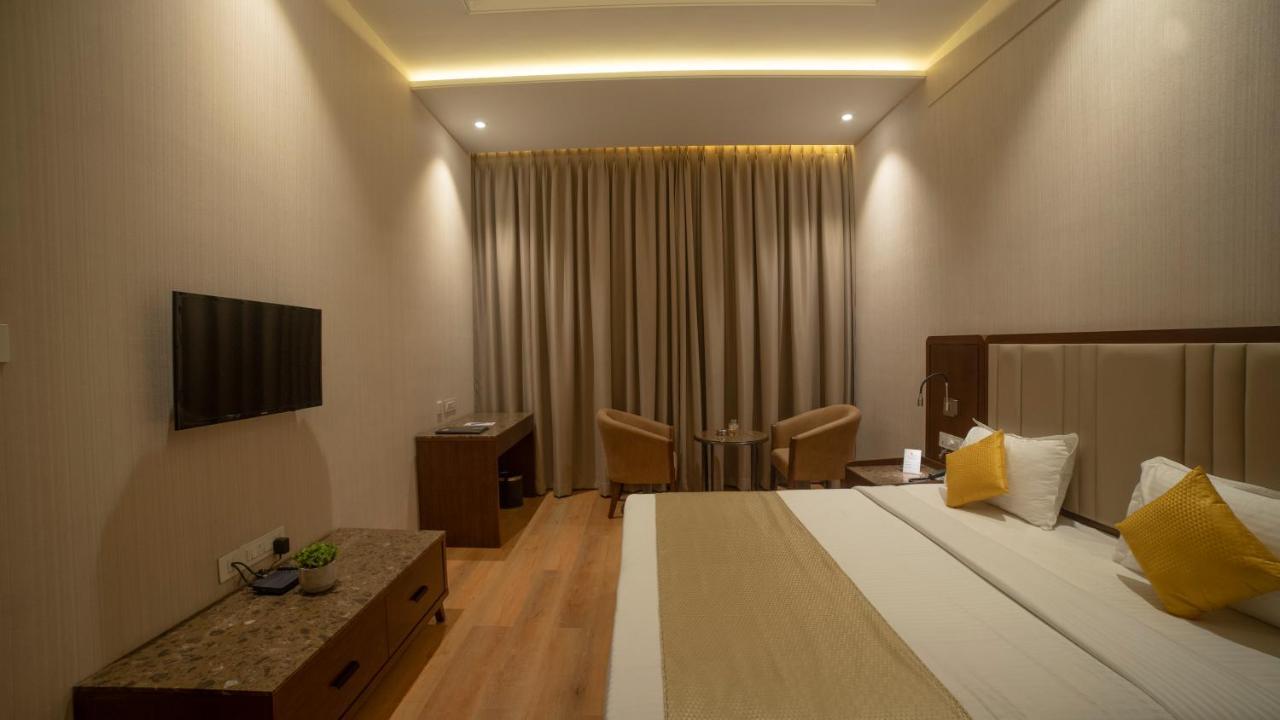 Hotel Rajhans Abhinandan โบปาล ภายนอก รูปภาพ