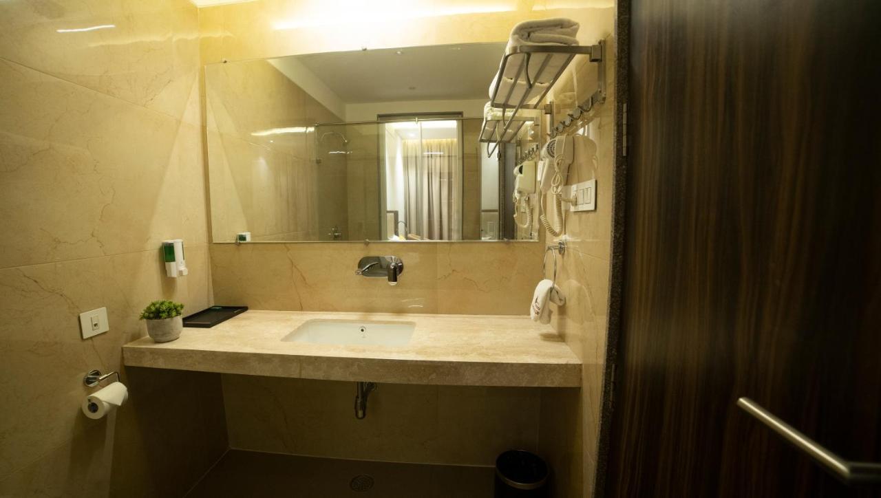Hotel Rajhans Abhinandan โบปาล ภายนอก รูปภาพ