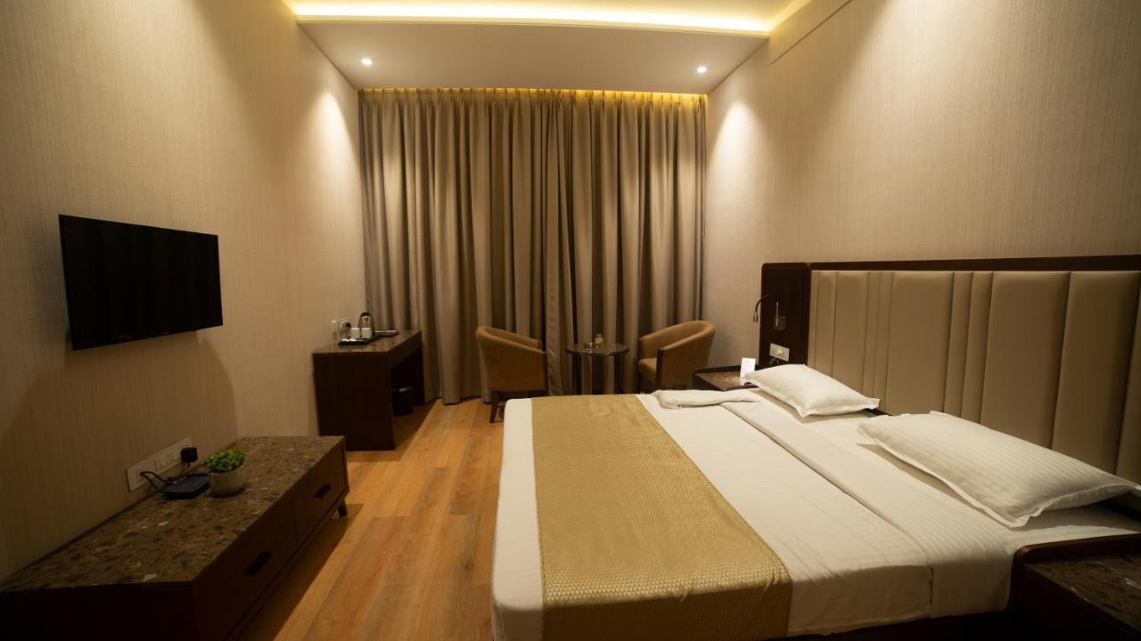 Hotel Rajhans Abhinandan โบปาล ภายนอก รูปภาพ