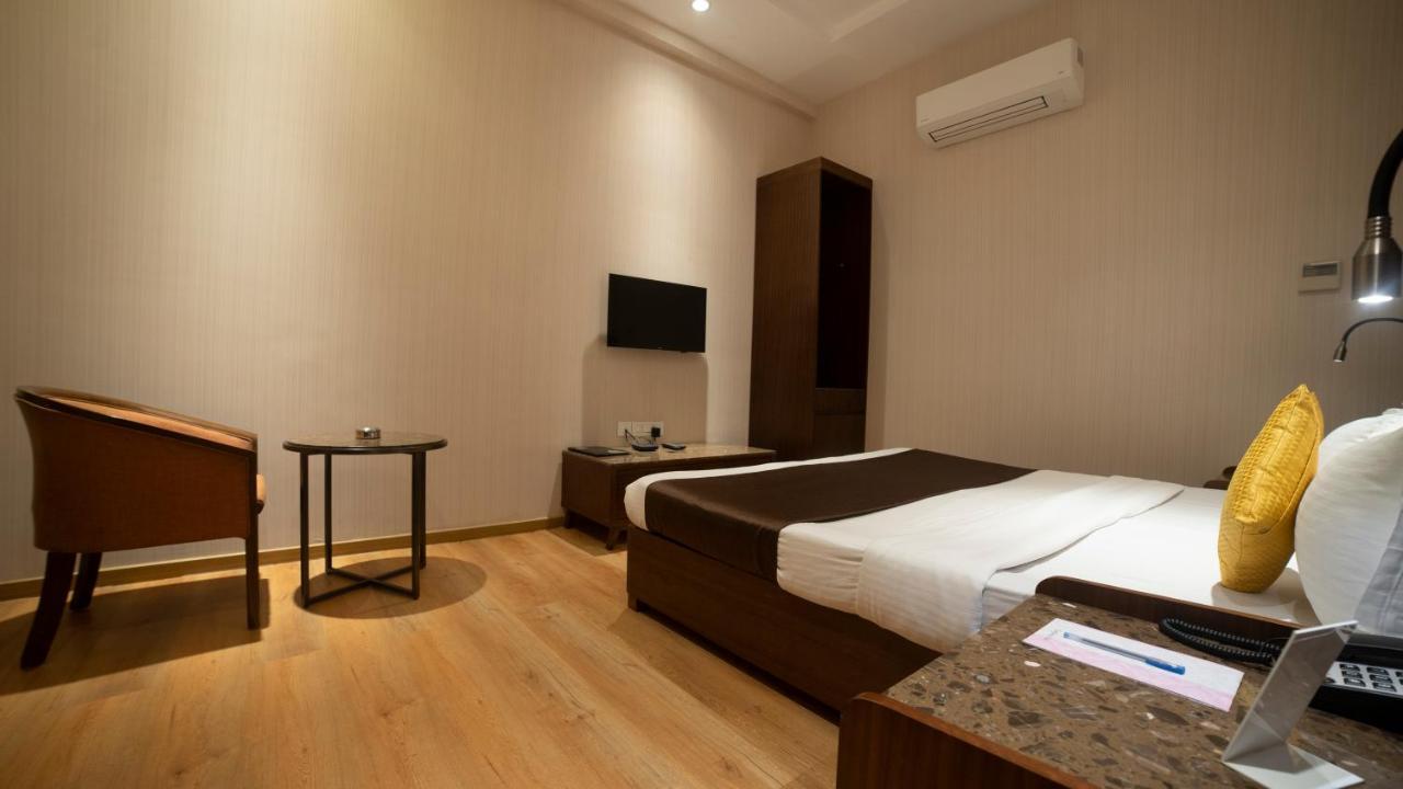 Hotel Rajhans Abhinandan โบปาล ภายนอก รูปภาพ